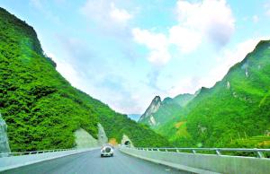 城萬(wàn)快速路通道